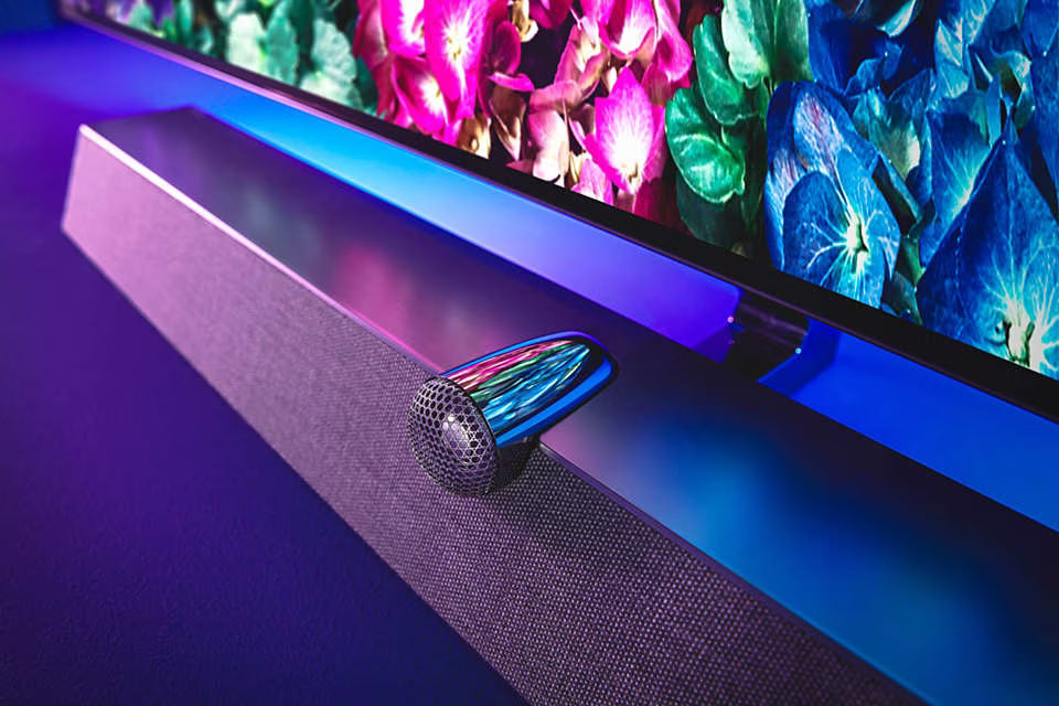 Philips - 48 inch - 48OLED935/12 - OLED TV + Ambilight + Soundbar